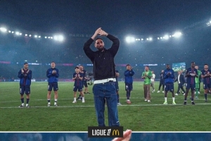 2026世界杯买球-RMC：多纳鲁马本想低调告别巴黎，但在队友鼓励下加入了庆祝