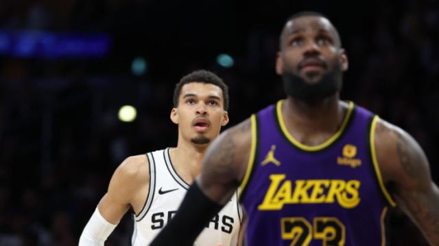 詹皇归来破局！湖人新五虎渐入佳境：完全体6胜0负